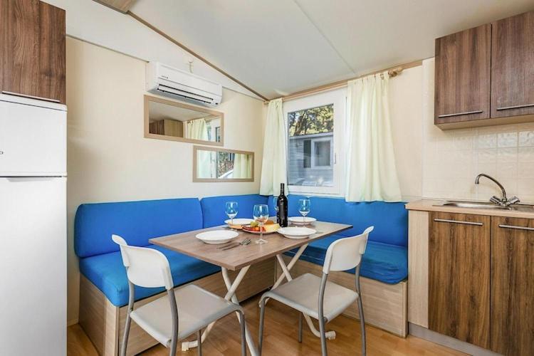 Mobile Home Mediteran Superior By The Pool In Caravan Park Strasko, Novalja Ngoại thất bức ảnh